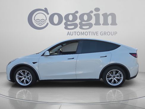 Used 2021 Tesla Model Y Long Range AWD/4WD image 2