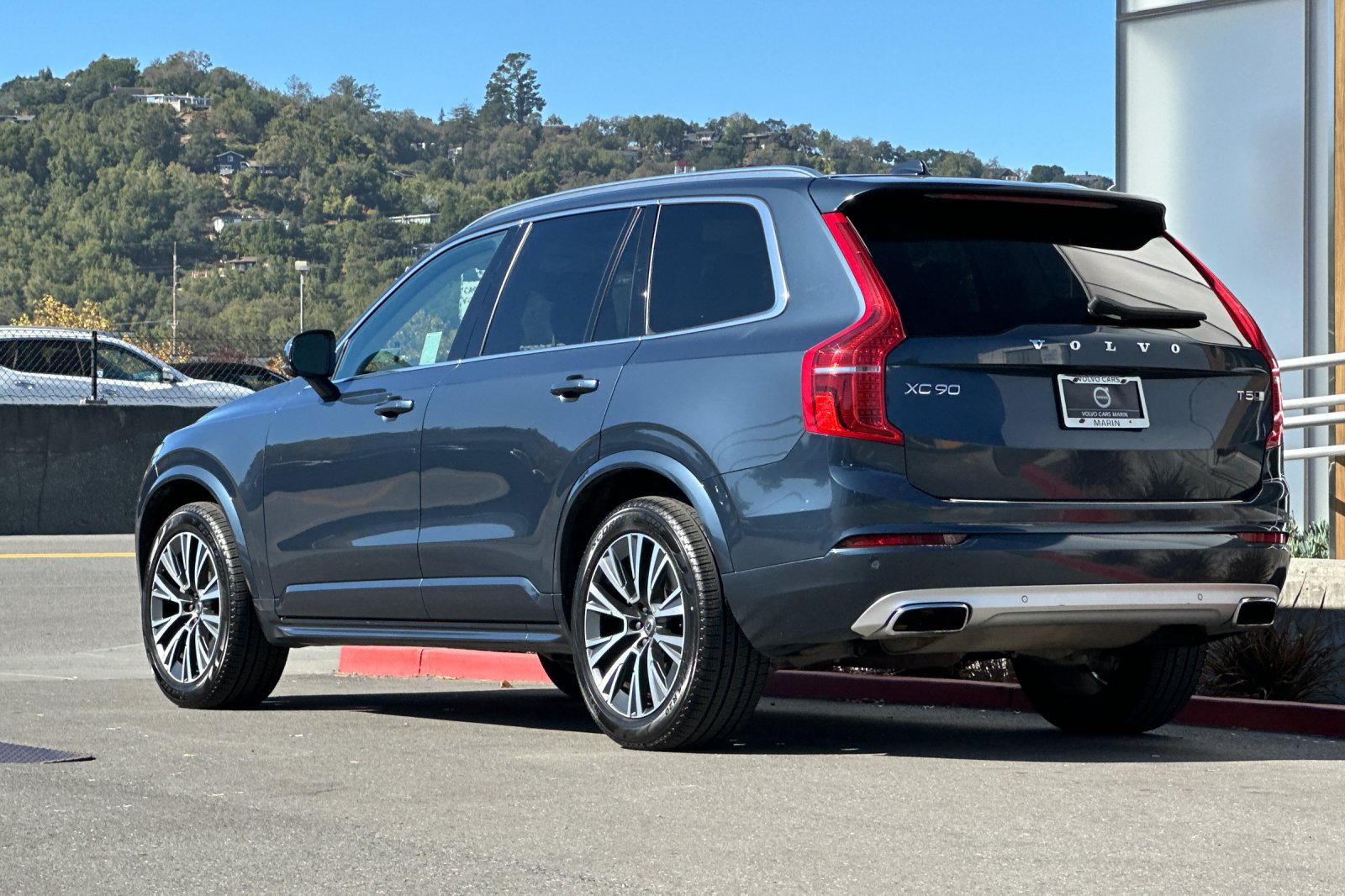 Used 2020 Volvo XC90 T5 Momentum w/ Protection Package Premier AWD/4WD image 6