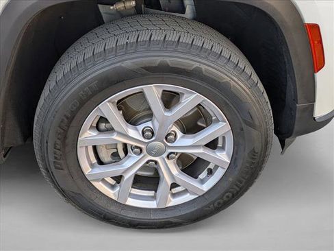 Used 2022 Jeep Grand Cherokee L Limited image 25