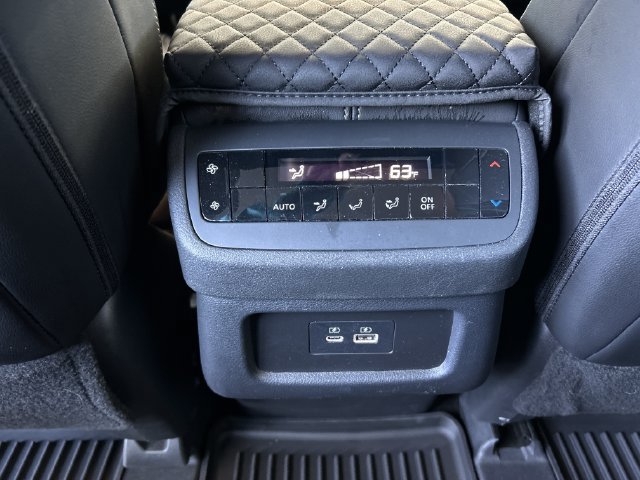 Used 2025 Nissan Pathfinder SL FWD image 30