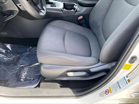 Used 2019 Toyota RAV4 LE AWD/4WD image 31