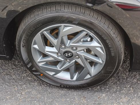 Certified 2024 Hyundai Elantra SEL FWD image 12