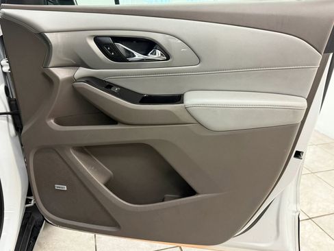 Used 2020 Chevrolet Traverse LT w/ LT Premium Package image 25