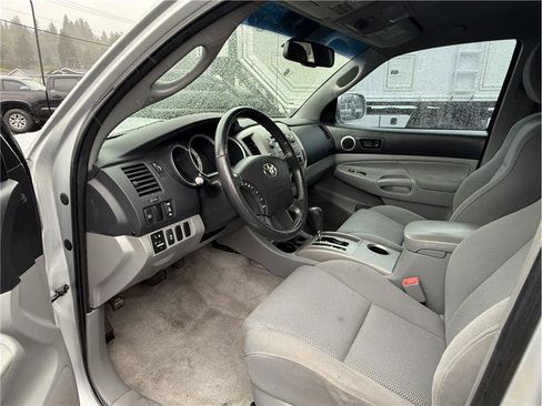 Used 2011 Toyota Tacoma PreRunner w/ TRD Sport Pkg image 15