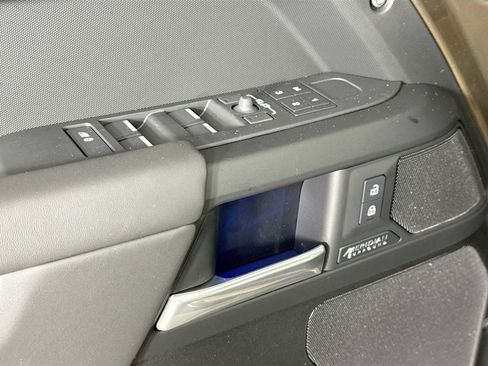 New 2026 Land Rover Defender 110 X-Dynamic SE image 19