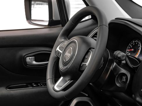 Used 2021 Jeep Renegade Latitude AWD/4WD image 12