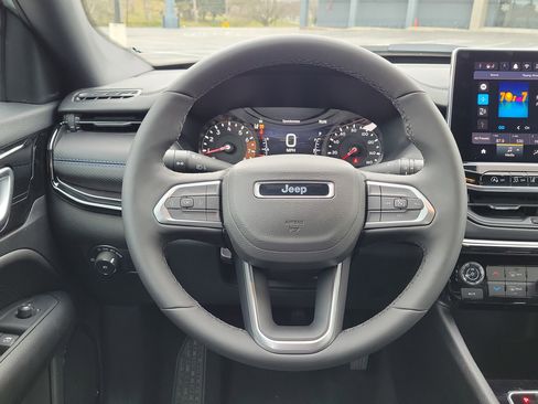 New 2026 Jeep Compass Latitude image 12