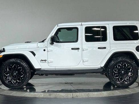 Used 2021 Jeep Wrangler Unlimited Sahara AWD/4WD image 6