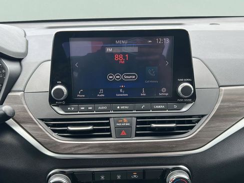 Used 2025 Nissan Altima 2.5 SV FWD image 18
