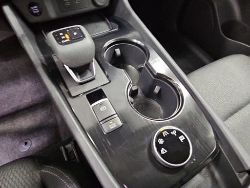 Used 2025 Nissan Rogue SV AWD/4WD image 19