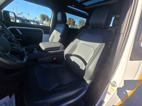 Used 2023 Land Rover Defender 90 X-Dynamic SE image 17