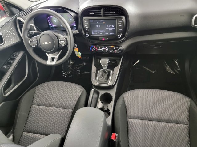 Used 2025 Kia Soul LX w/ LX Technology Package FWD image 31