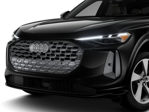 Certified 2025 Audi Q5 Premium Plus AWD/4WD image 6