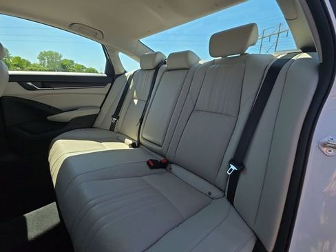 Used 2018 Honda Accord Touring image 30