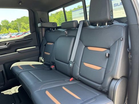 Used 2025 GMC Sierra 1500 AT4 w/ AT4 Premium Package AWD/4WD image 19
