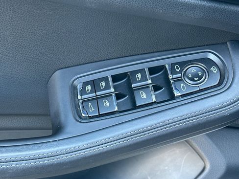 Used 2025 Porsche Macan Turbo AWD/4WD image 13
