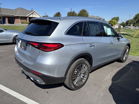 Used 2025 Mercedes-Benz GLC 300 4MATIC image 7