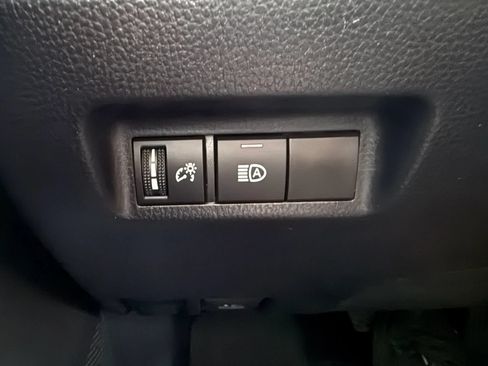 Used 2025 Toyota RAV4 LE AWD/4WD image 28