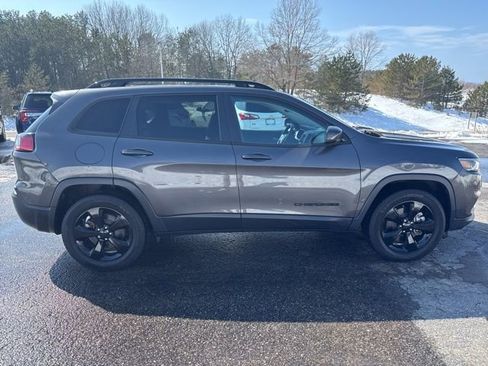 Used 2020 Jeep Cherokee Latitude Plus image 4