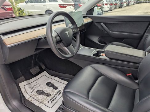 Used 2021 Tesla Model Y Long Range image 24
