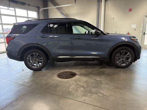 Used 2025 Ford Explorer Active w/ Active Comfort Package AWD/4WD image 4