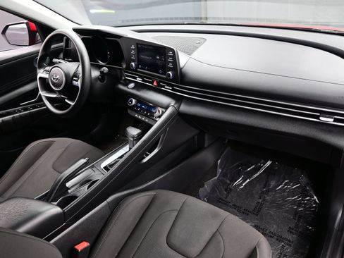 Used 2023 Hyundai Elantra SEL FWD image 13