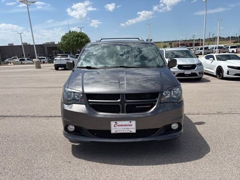 Used 2017 Dodge Grand Caravan GT image 2