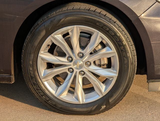 Used 2023 Chevrolet Malibu LT FWD image 9