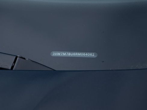 Certified 2024 Volkswagen Jetta SE w/ Panoramic Sunroof Package image 31