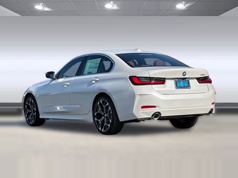 Used 2025 BMW 330i Sedan w/ Premium Package RWD image 3