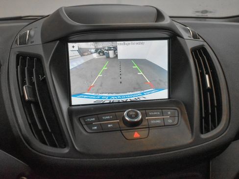 Used 2019 Ford Escape SE image 16