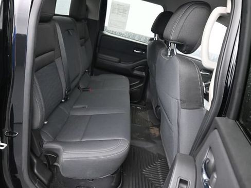 Used 2022 Nissan Frontier SV AWD/4WD image 6