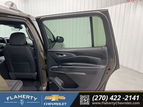Used 2024 Chevrolet Traverse RS image 12