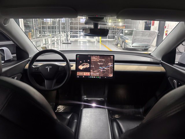 Used 2022 Tesla Model Y Long Range AWD/4WD image 32