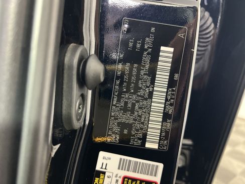 Used 2023 Toyota Highlander L FWD image 29