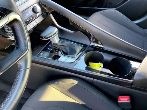 Certified 2025 Hyundai Elantra SEL image 17