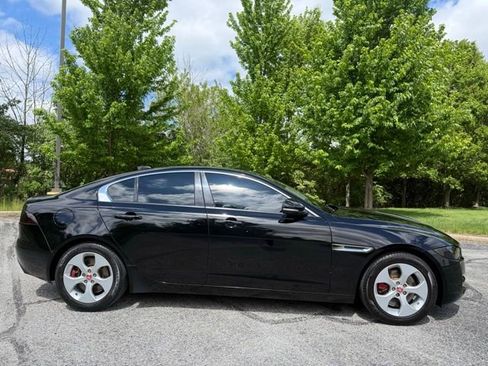 Used 2017 Jaguar XE RWD image 2