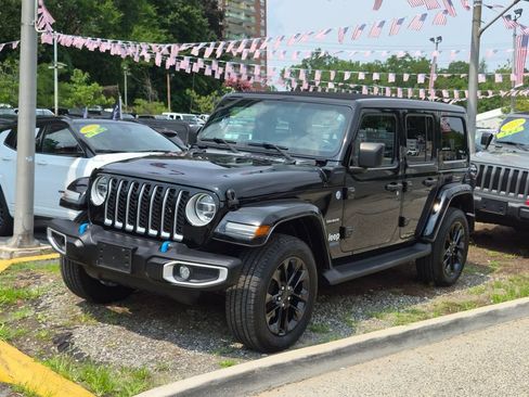 Used 2022 Jeep Wrangler Unlimited Sahara w/ Cold Weather Group AWD/4WD image 1