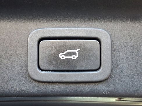 Used 2018 Jaguar F-PACE S image 31