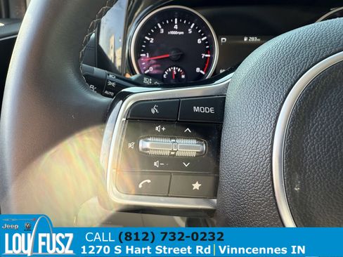 Used 2024 Kia Carnival EX image 22