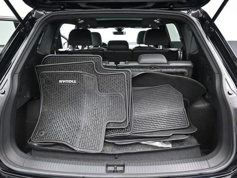 Used 2023 Volkswagen Tiguan SE R-Line image 30