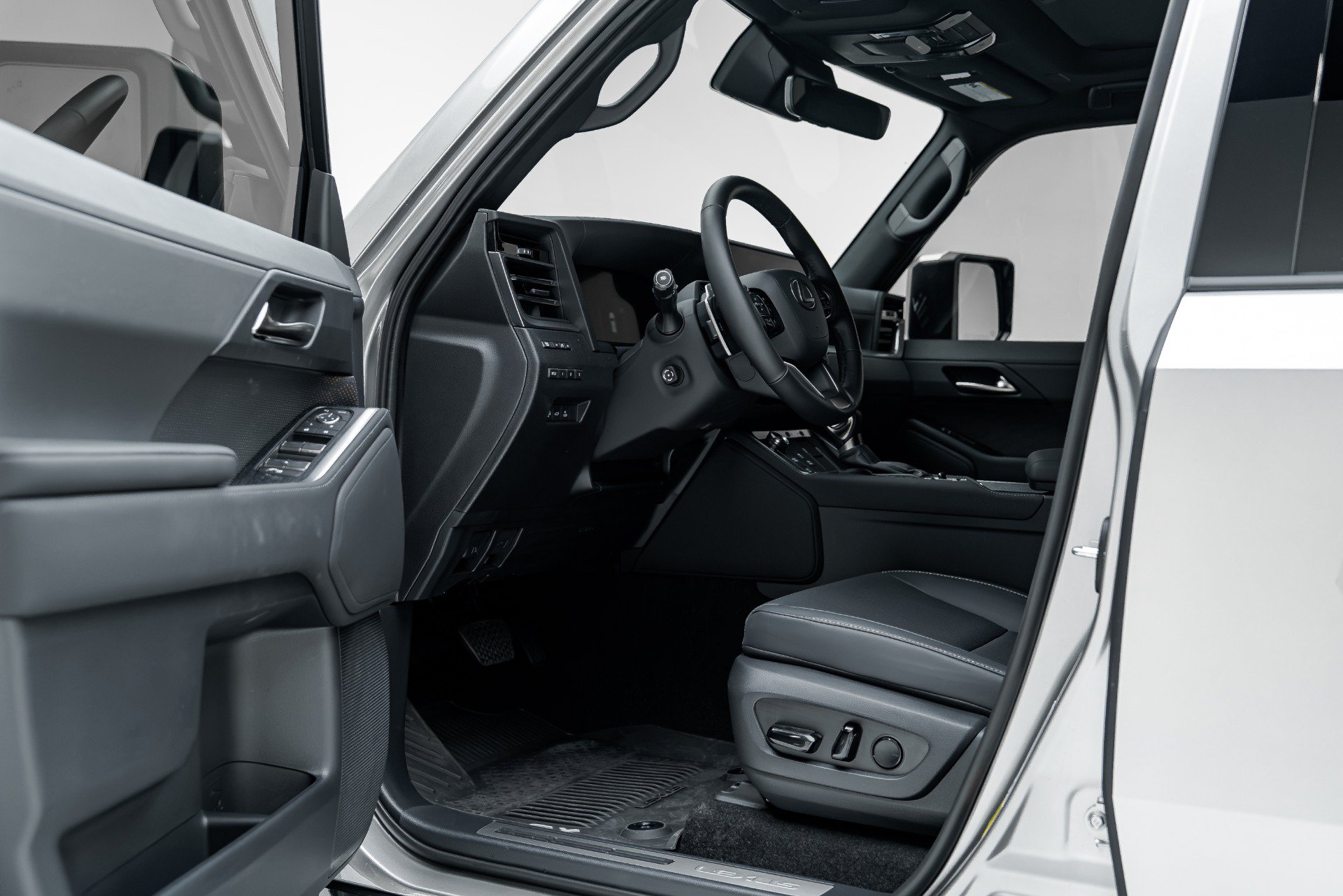 Used 2026 Lexus GX 550 w/ Accessory Package (2T) AWD/4WD image 3