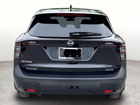 Used 2025 Nissan Kicks SV AWD/4WD image 6