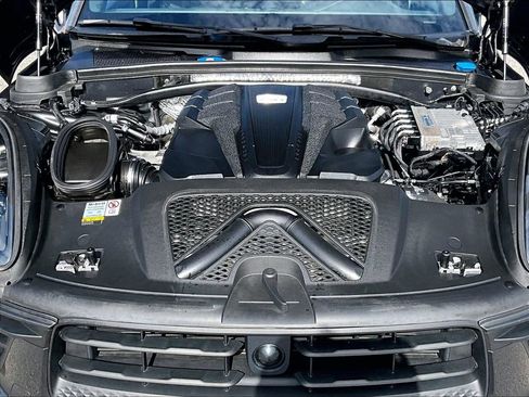 Certified 2023 Porsche Macan S AWD/4WD image 23