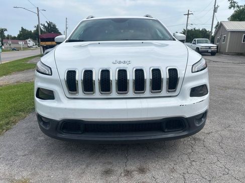 Used 2017 Jeep Cherokee Latitude FWD image 2