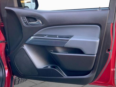 Used 2018 Chevrolet Colorado Z71 AWD/4WD image 22
