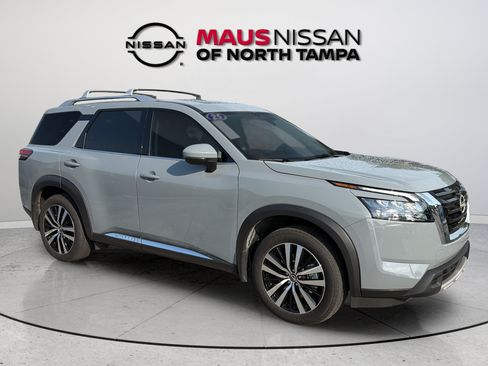 Certified 2025 Nissan Pathfinder Platinum w/ Cargo Package FWD image 14