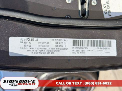 Used 2019 Dodge Charger SXT w/ Leather Interior Group RWD image 17