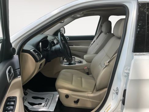 Used 2019 Jeep Grand Cherokee Limited AWD/4WD image 13