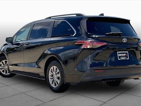 Certified 2021 Toyota Sienna LE FWD image 11
